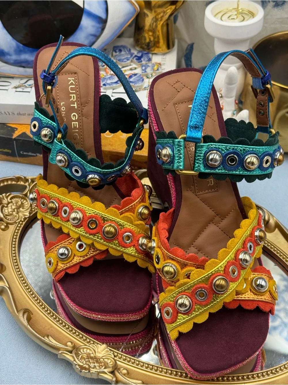🆕 KURT GEIGER LONDON 🧿 NWOB Scalloped Stud X Wedge Heel Multicolor - Sz 37 US7